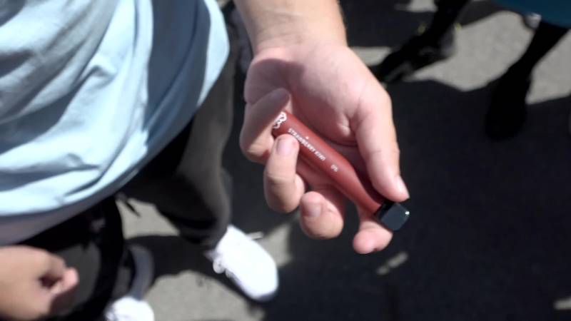 elfbar nachfüll pod läuft aus JTI, première entreprise internationale à proposer des cigarettes  électroniques en