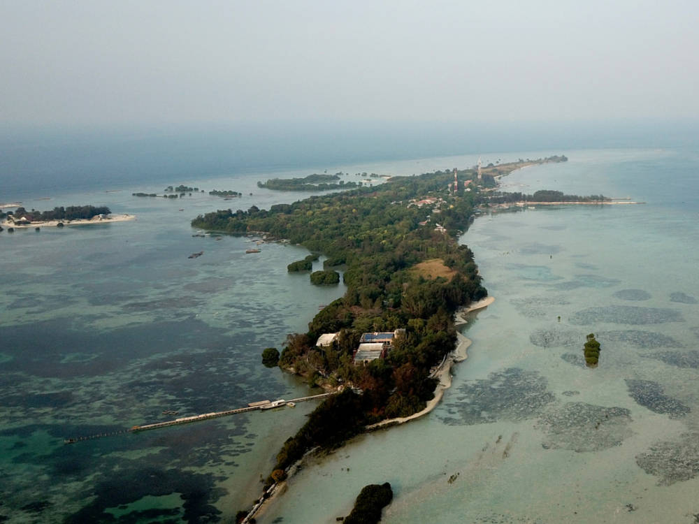 Pulau Indonesia gugat Holcim