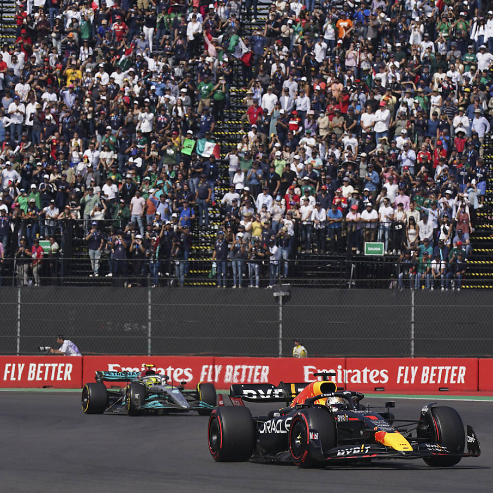 Verstappen celebra su victoria número 14 en México esta temporada