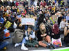 Environ 500 personnes défilent pour le climat à Lausanne