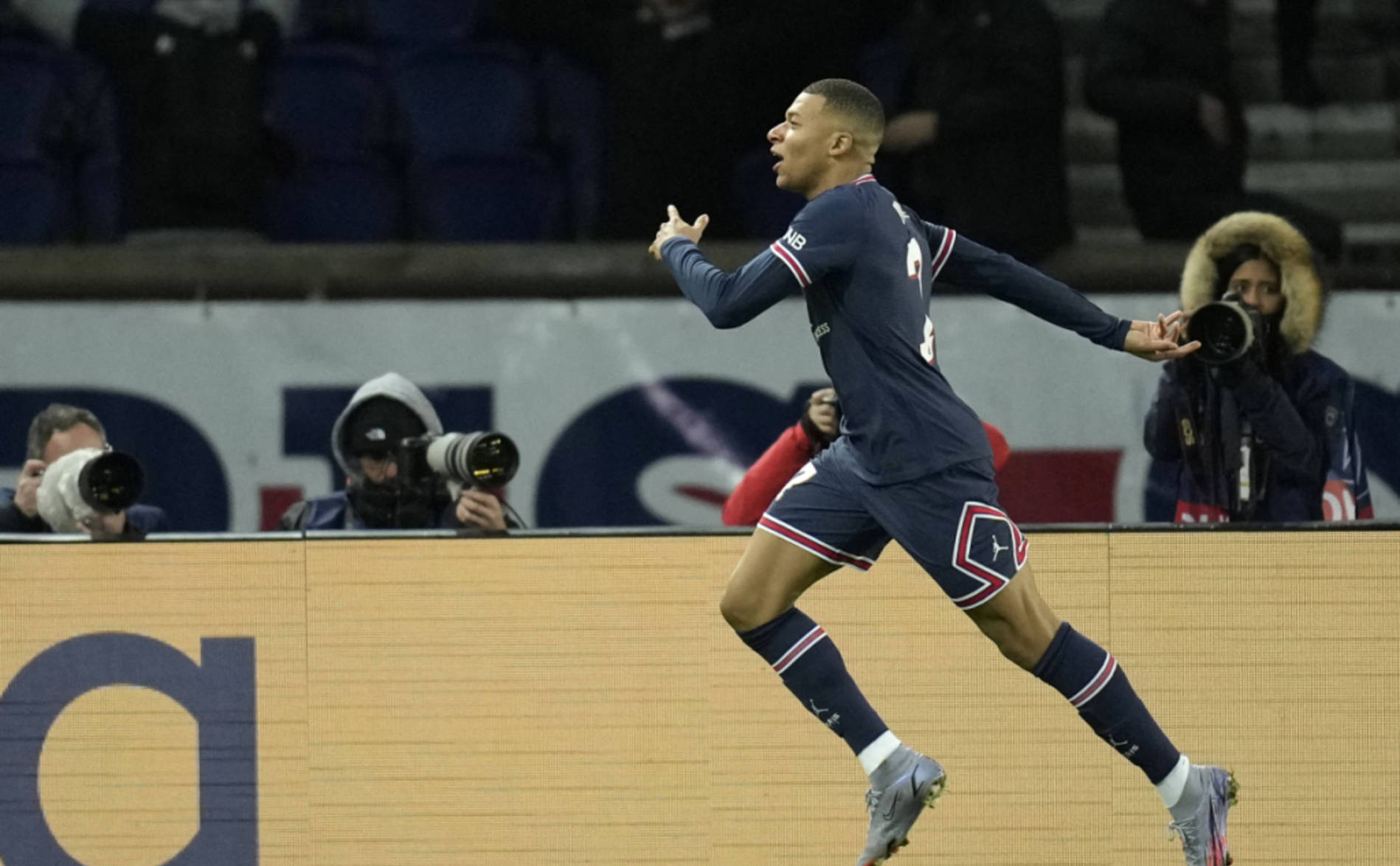 Ligue des champions: Mbappé et Messi s'amusent