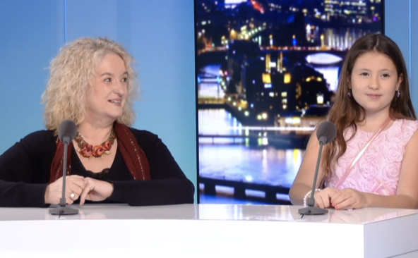 Déjà sur scène à 8 ans avec le rêve de devenir chanteuse